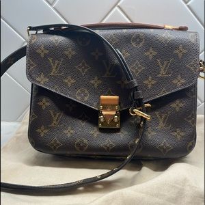 AUTHENTIC Louis Vuitton Pochette Metis. Like new condition.